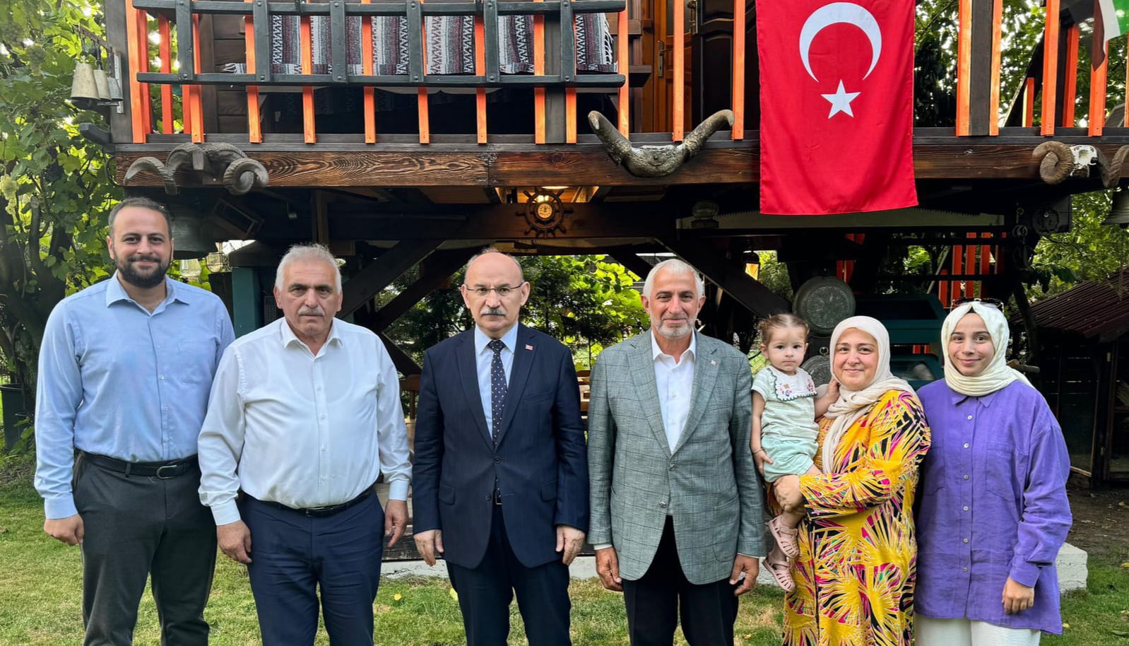 Vali Karadeniz ve Milletvekili İnci, Yunus Özçelik’in Meşeli Mahallesi’ndeki çiftlik evinde ağırlandı