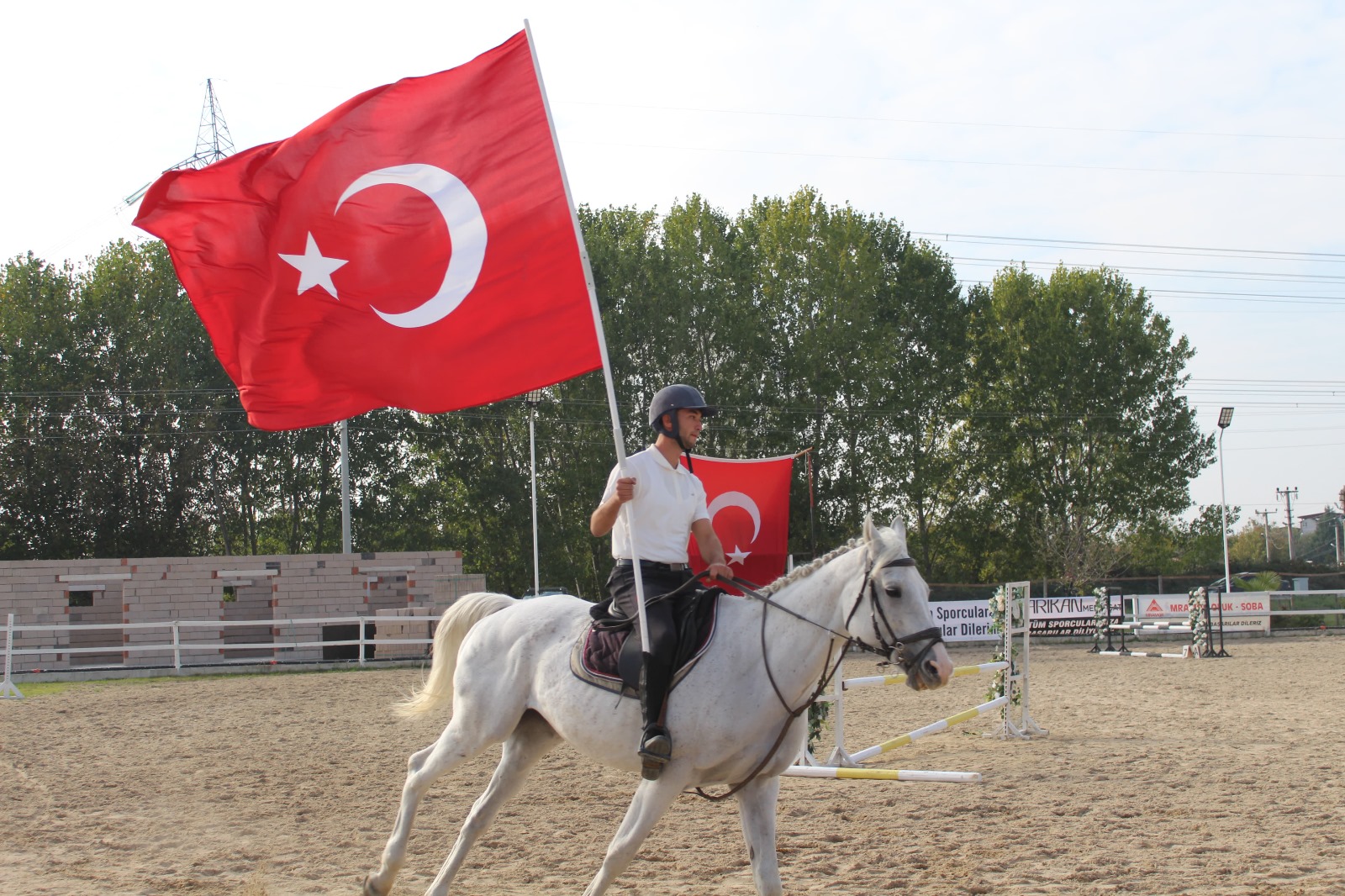 Sakarya’da Coşkulu 29 Ekim Cumhuriyet Bayramı Kutlamaları: Hayberk Atlı Spor Kulübü’nde Yoğun Katılımla Gerçekleşti