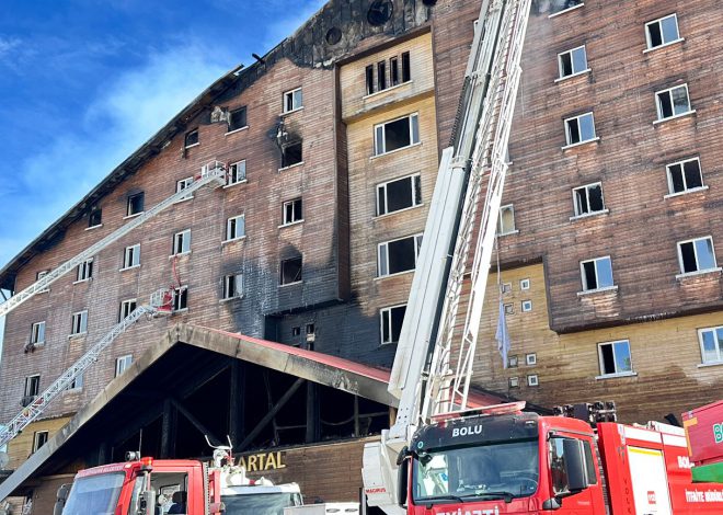 Sakarya itfaiyesi Kartalkaya’da yangına desteğe katıldı