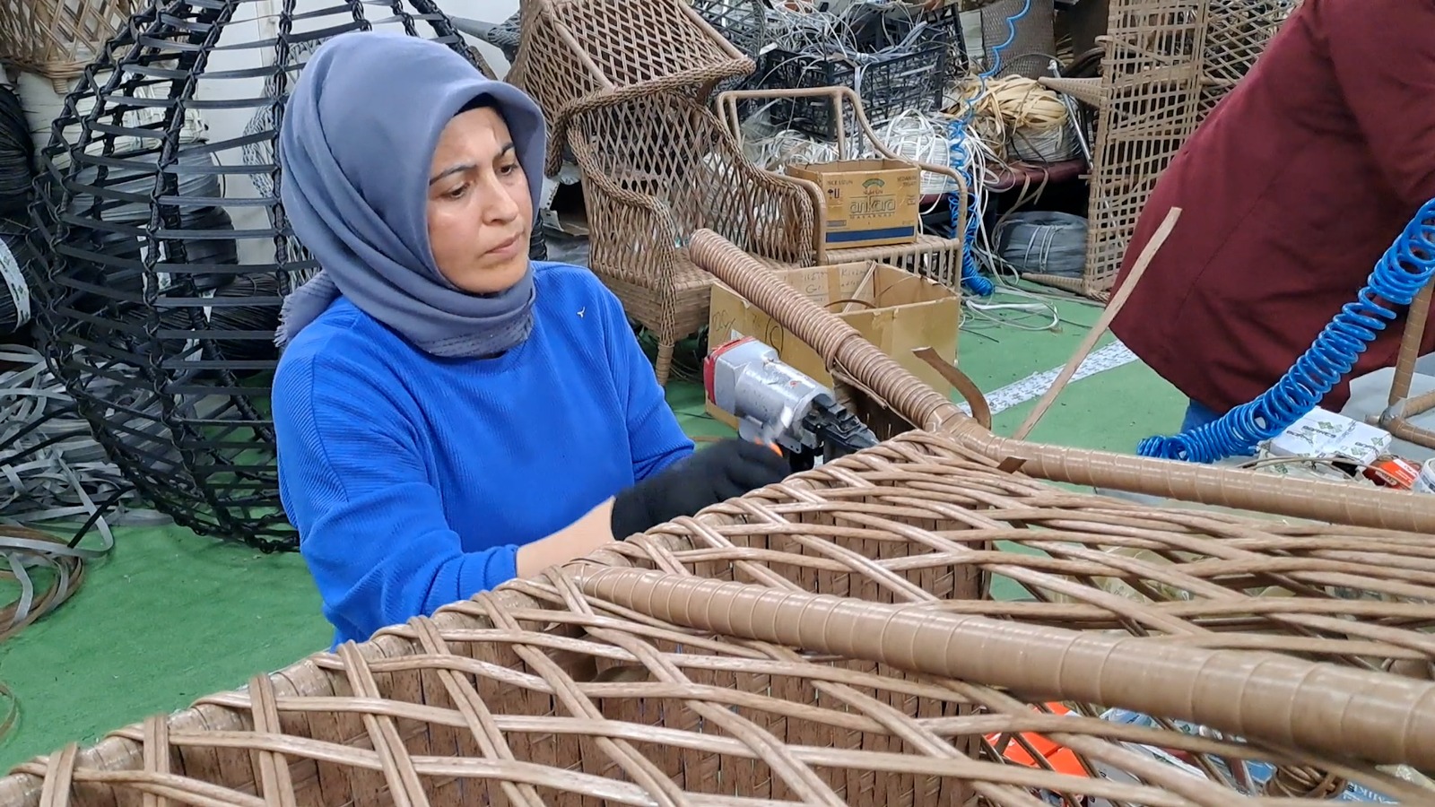 Devlet desteğiyle eşinin işini büyüten kadın girişimci yurt dışına ürün satıyor