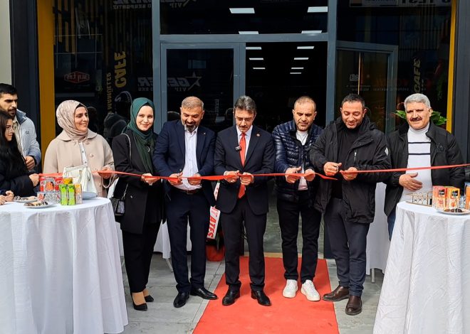 Erenler Belediye Başkanı Şenol Dinç mesaiye esnaf ziyareti ve iş yeri açılışıyla başladı